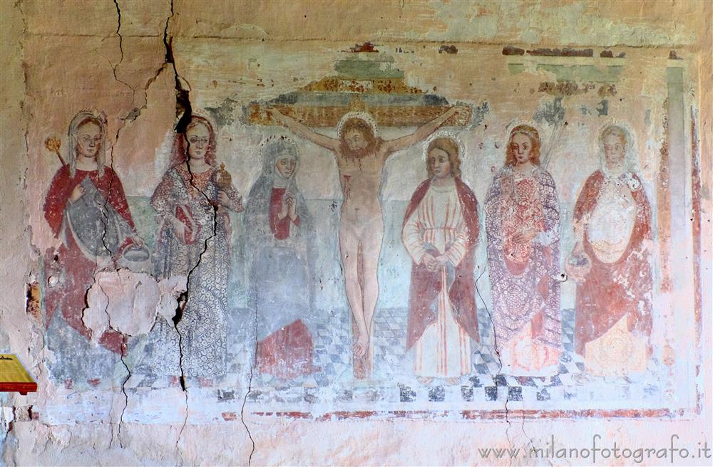 Lenta (Vercelli, Italy) - Crucifixion and female saints in the Castle Benedictine Monastery of San Pietro